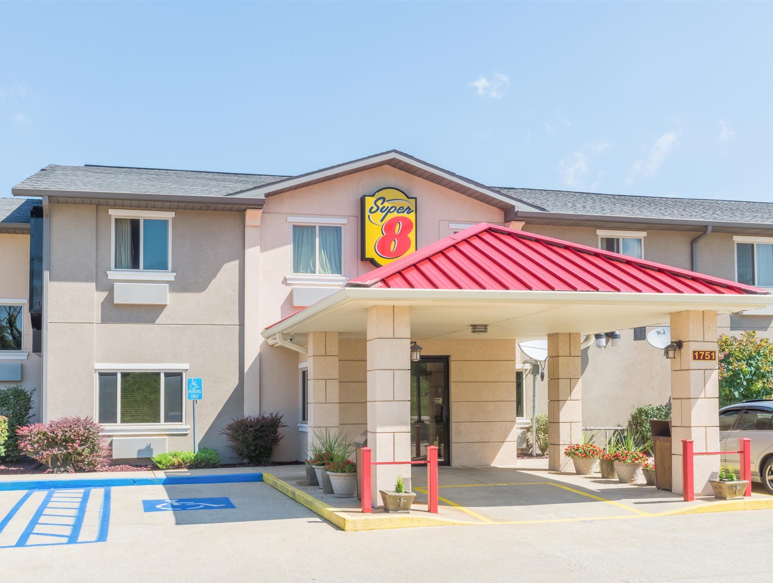 Super 8 By Wyndham Bloomington University Area Luaran gambar