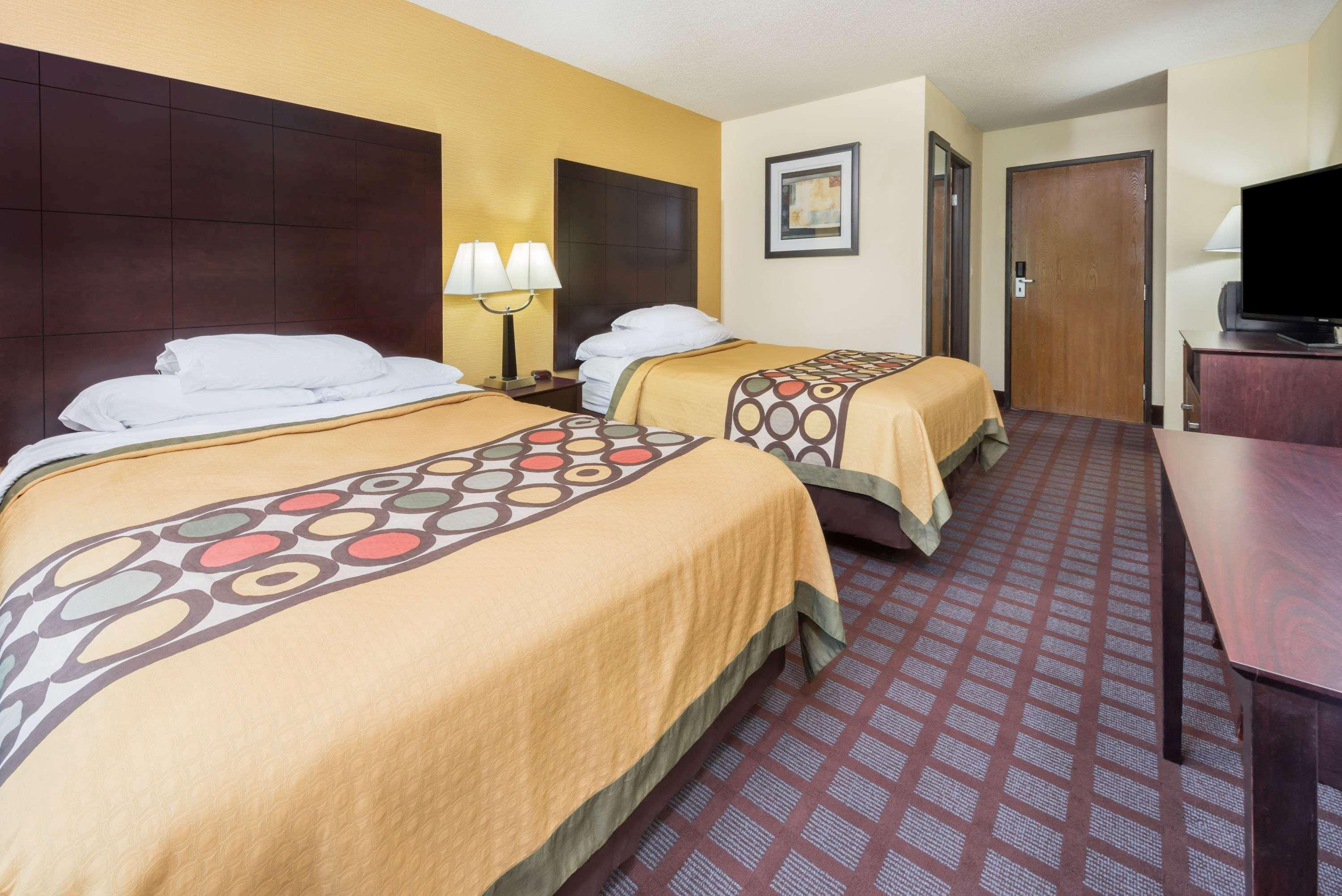 Super 8 By Wyndham Bloomington University Area Luaran gambar