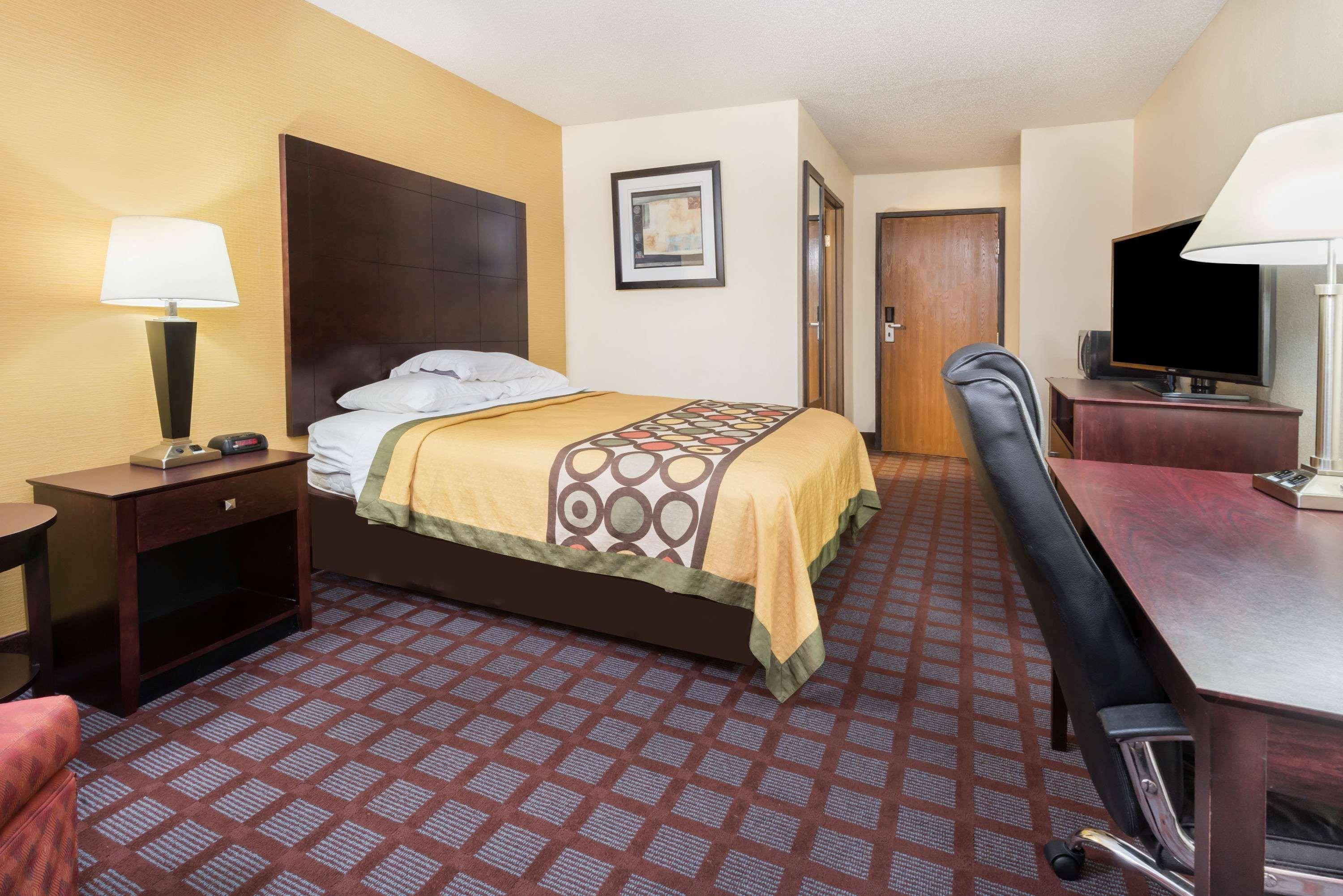 Super 8 By Wyndham Bloomington University Area Luaran gambar
