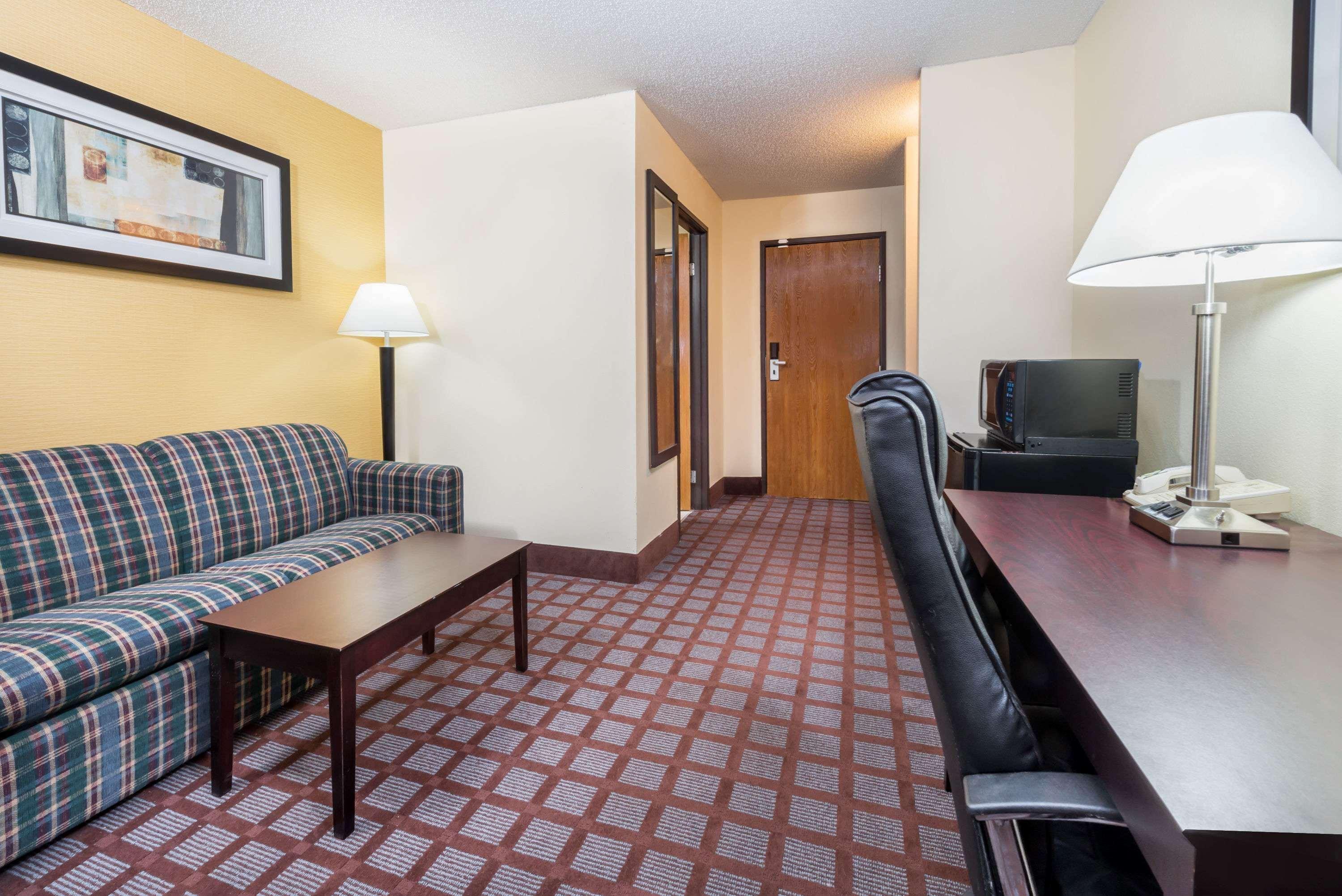 Super 8 By Wyndham Bloomington University Area Luaran gambar