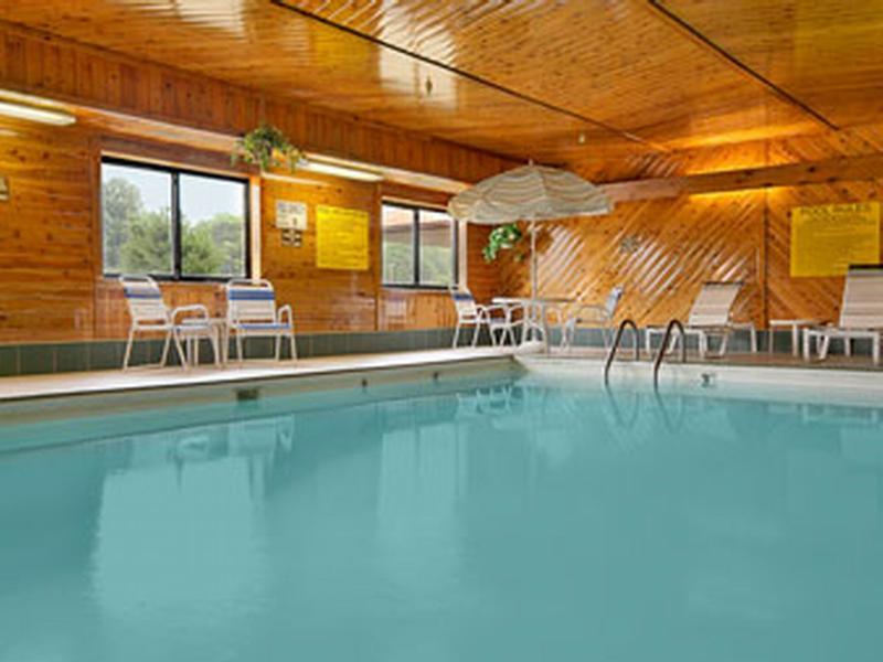 Super 8 By Wyndham Bloomington University Area Luaran gambar