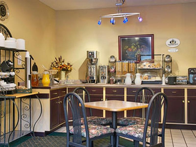 Super 8 By Wyndham Bloomington University Area Luaran gambar